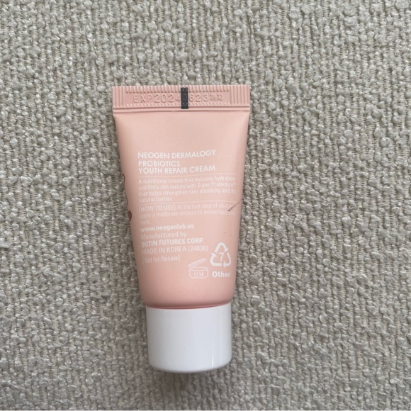 Neogen Probiotics Youth Repair Cream 15g - Picture 3 of 6